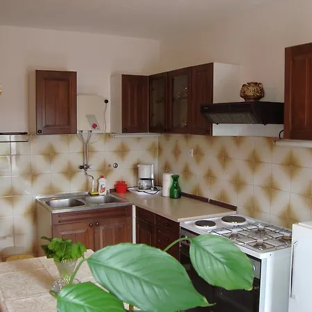 With A Parking Space 11730 بيت ضيافة
